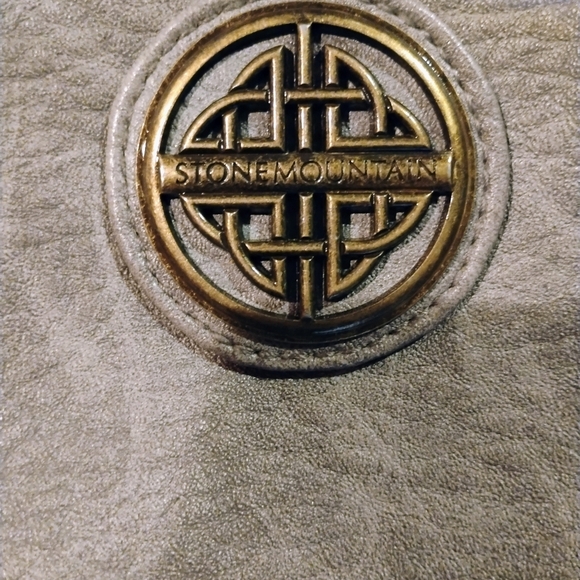 Stone Mountain Accessories Light Gray Crossbody Bag Size Is 12 In X 12 In - Picture 12 of 12